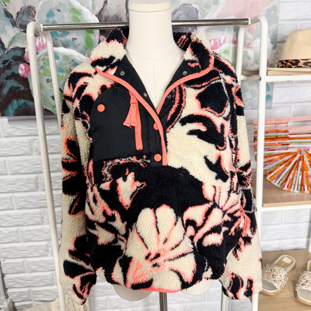 Free People Rocky Ridge Hit The Slopes Fleece Pullover Magnolia Floral Combo - Picture 3 of 7